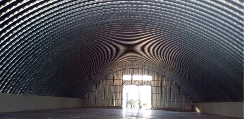 hala semirotunda ciorasti