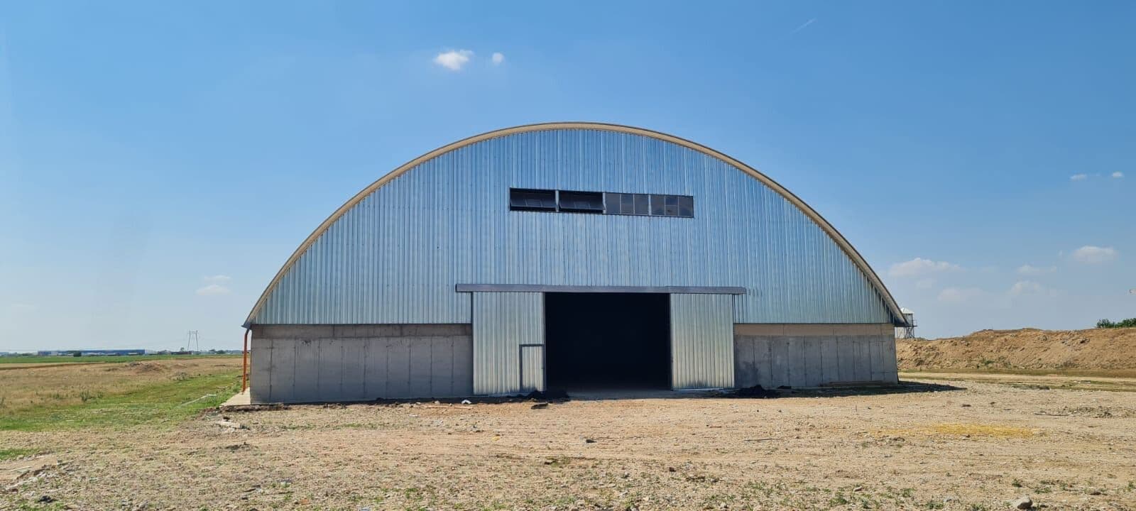 hala semirotunda joita